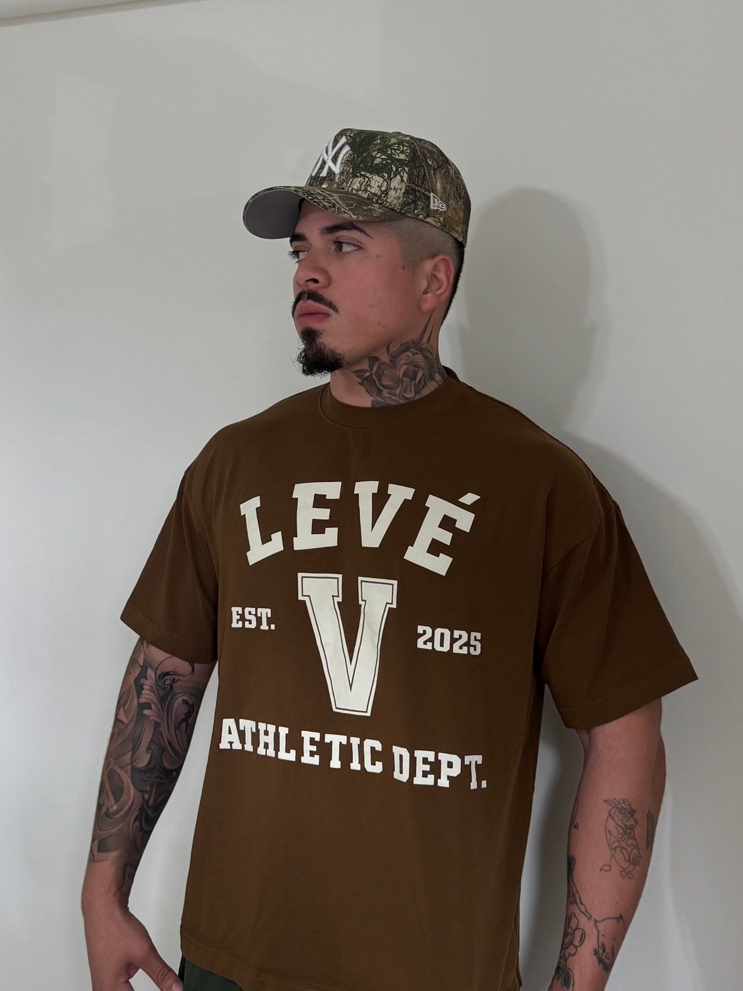 Levé Unisex T-Shirt Coffee